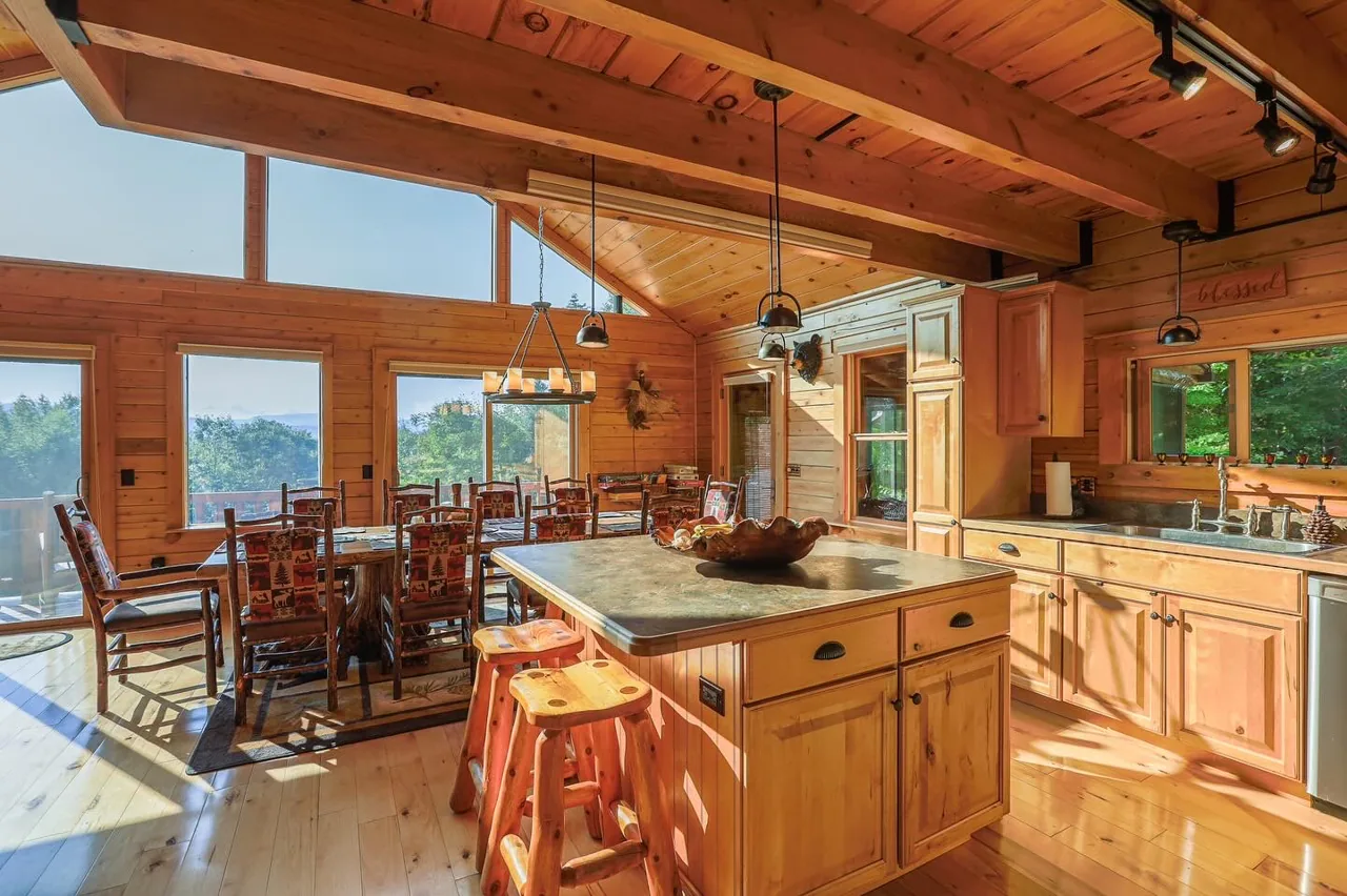 Fully equipped kitchen beside the dining room