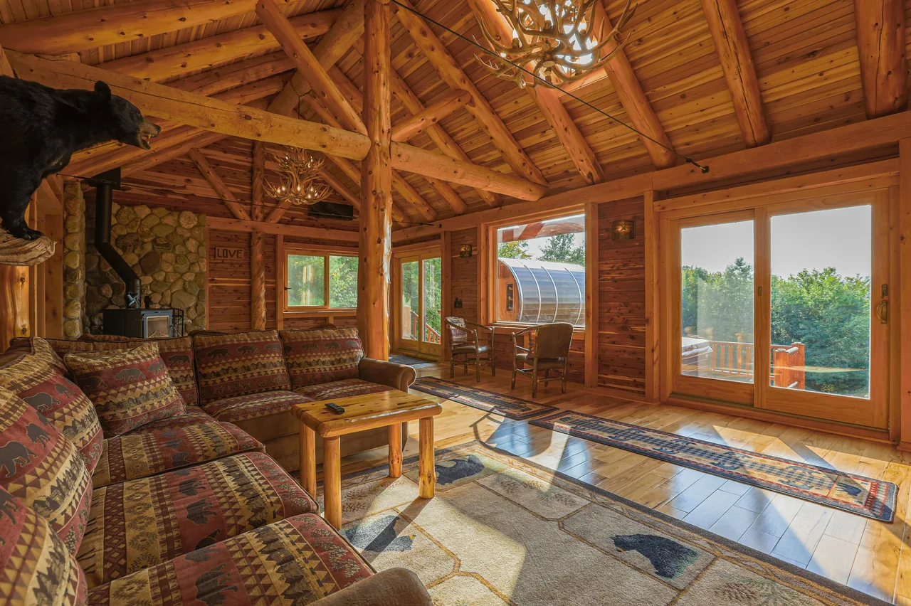 Sweet Cabin’s timber living room overlooking the White Mountains